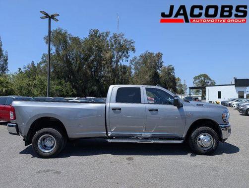 2024 RAM 3500 Tradesman Crew Cab 4x4 8' Box