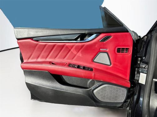 2021 Maserati Quattroporte Trofeo