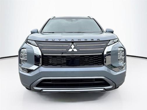 Moonstone Gray Metallic/Black Roof 2026 Mitsubishi Outlander SEL 2.5 2WD