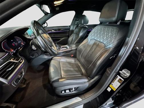 Black Sapphire Metallic 2022 BMW 740 i