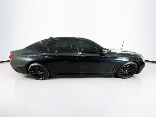 Black Sapphire Metallic 2022 BMW 740 i