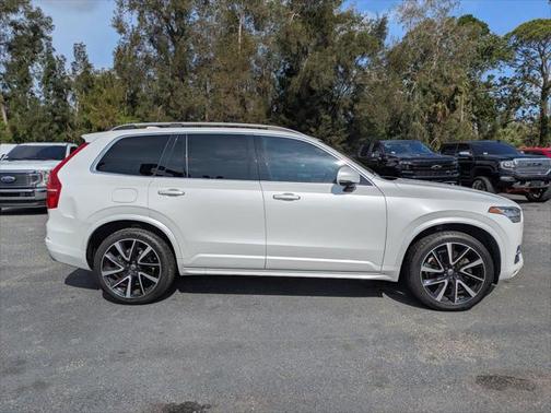 2019 Volvo XC90 T6 Momentum