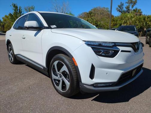 2025 VinFast VF 8 Eco