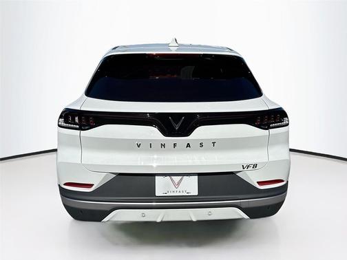 2025 VinFast VF 8 Eco