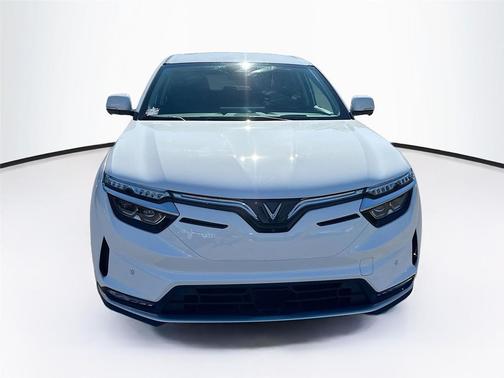 2025 VinFast VF 8 Eco