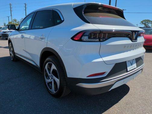 2025 VinFast VF 8 Eco