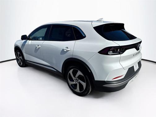 2025 VinFast VF 8 Eco