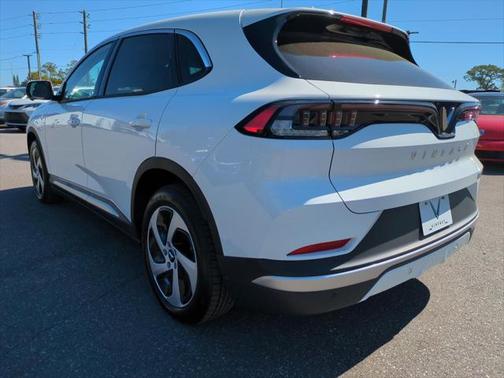 2025 VinFast VF 8 Eco