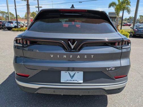 2025 VinFast VF 8 Eco