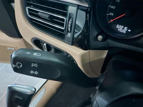 White 2019 Porsche Macan Macan