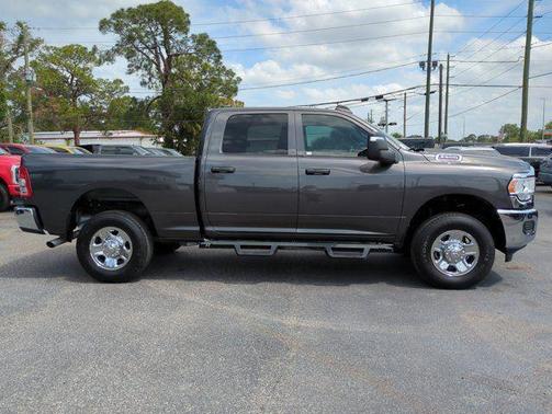 2023 RAM 2500 Tradesman Crew Cab 4x4 6'4' Box