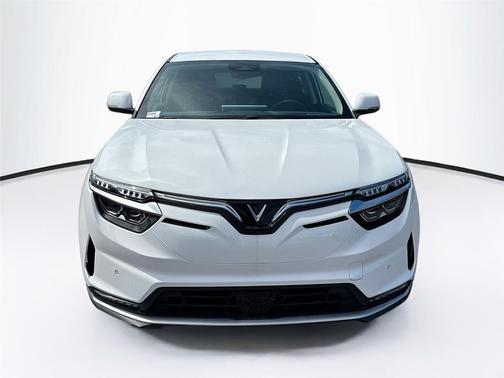 2025 VinFast VF 8 Eco