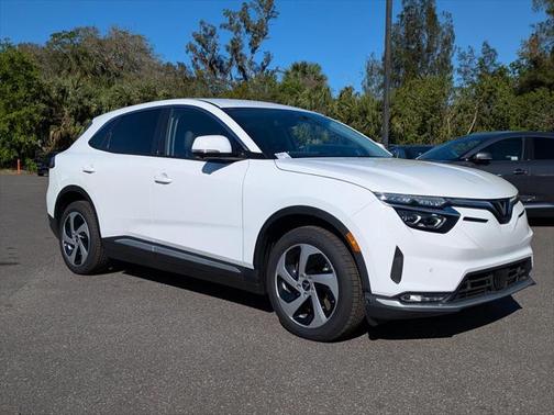 2025 VinFast VF 8 Eco