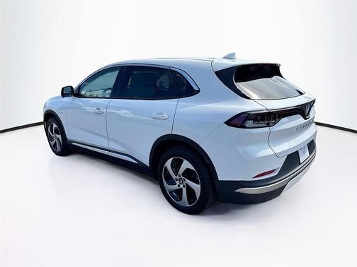 2025 VinFast VF 8 Eco