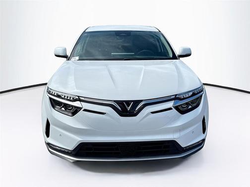 2025 VinFast VF 8 Eco