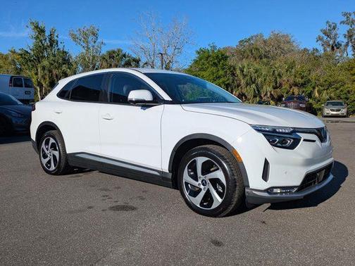 2025 VinFast VF 8 Eco