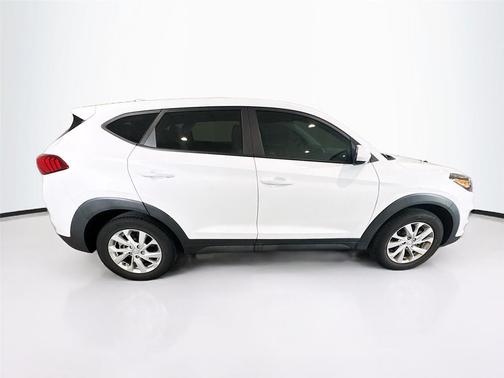 2021 Hyundai TUCSON SE