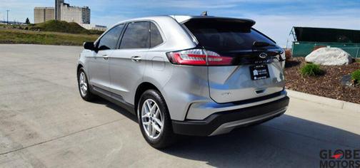 Iconic Silver 2021 Ford Edge SEL