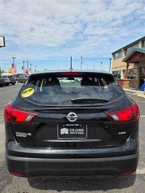 Magnetic Black Pearl 2019 Nissan Rogue Sport S