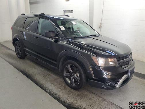 Pitch Black Clearcoat 2019 Dodge Journey Crossroad
