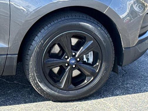 2020 Ford Edge SE