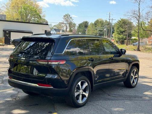 Diamond Black 2023 Jeep Grand Cherokee Limited