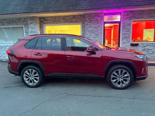 2019 Toyota RAV4 XLE Premium