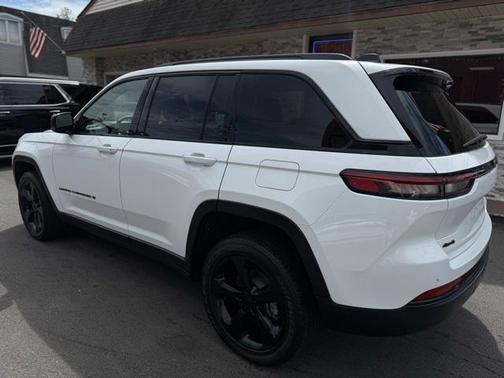 2023 Jeep Grand Cherokee Altitude