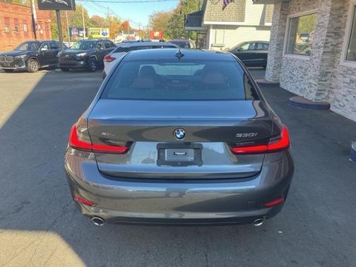 2022 BMW 330 i xDrive