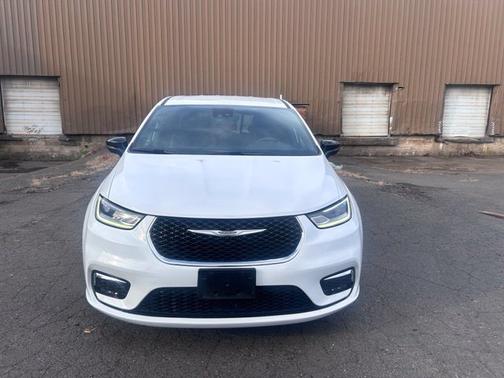 Bright White Clearcoat 2025 Chrysler Pacifica Select