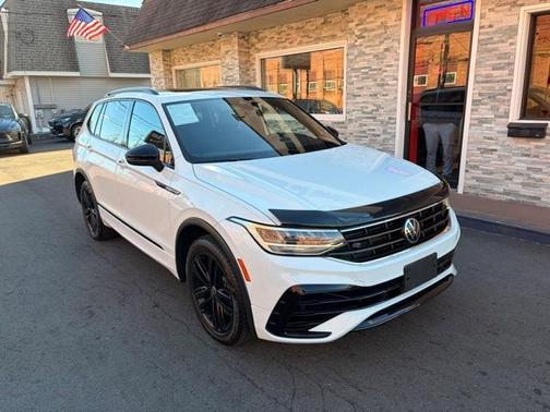 2022 Volkswagen Tiguan 2.0T SE R-Line Black