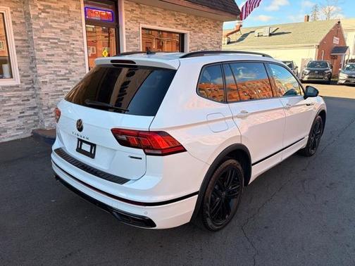 2022 Volkswagen Tiguan 2.0T SE R-Line Black