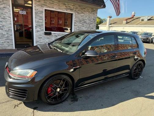 2017 Volkswagen Golf GTI SE 4-Door