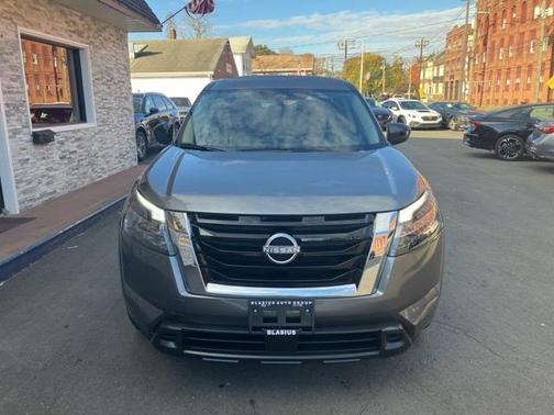 2024 Nissan Pathfinder S