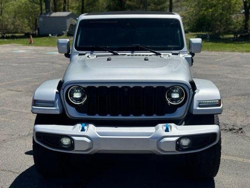 Silver Zynith Clearcoat 2024 Jeep Wrangler 4xe High Altitude