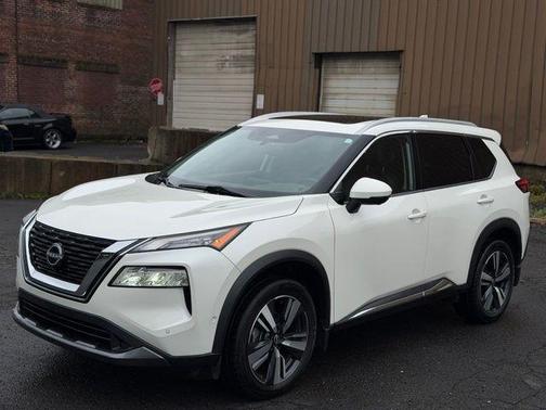 White 2023 Nissan Rogue SL