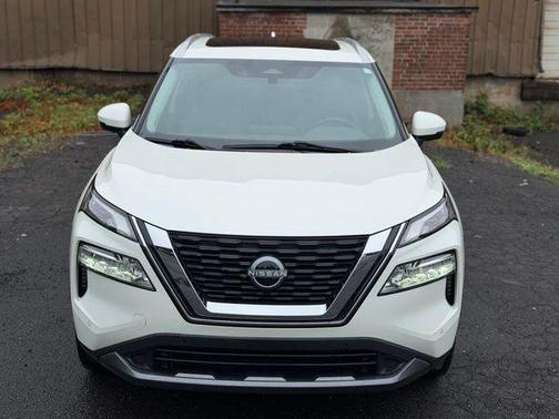 White 2023 Nissan Rogue SL