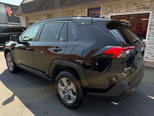 2022 Toyota RAV4 Hybrid XLE