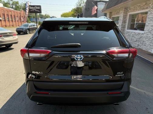 2022 Toyota RAV4 Hybrid XLE