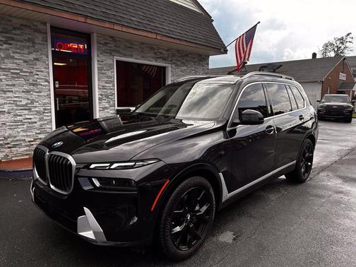 Black Sapphire Metallic 2024 BMW X7 xDrive40i