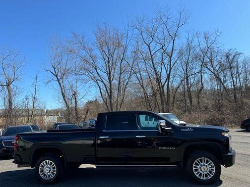 Black Metallic 2022 Chevrolet Silverado 2500 High Country