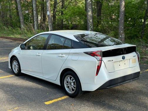 Blizzard Pearl 2016 Toyota Prius Two