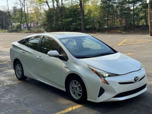 Blizzard Pearl 2016 Toyota Prius Two