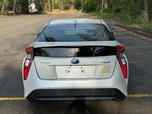 Blizzard Pearl 2016 Toyota Prius Two