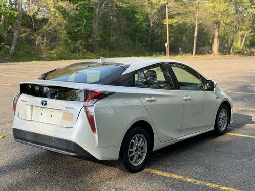 Blizzard Pearl 2016 Toyota Prius Two