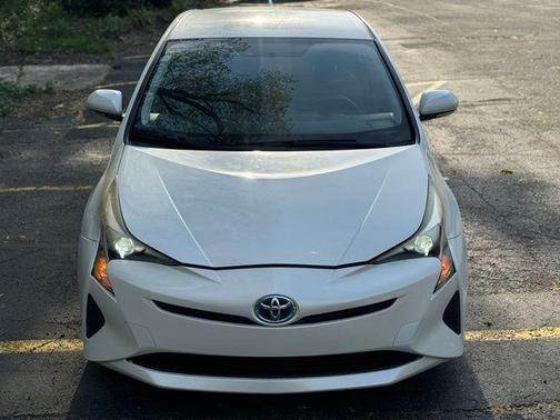 Blizzard Pearl 2016 Toyota Prius Two
