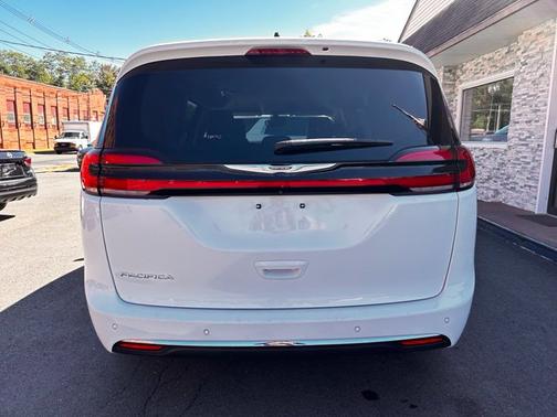Bright White Clearcoat 2023 Chrysler Pacifica Touring L