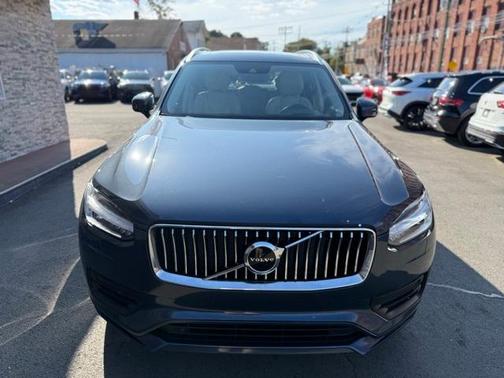 2022 Volvo XC90 T6 Momentum 7 Passenger