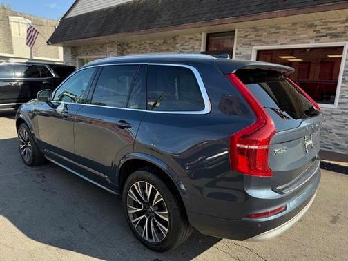 2022 Volvo XC90 T6 Momentum 7 Passenger