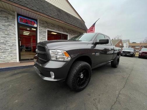 Photo 1 of 33 of 2016 RAM 1500 Tradesman/Express